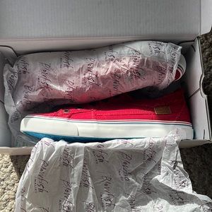 Blowfish shoes. New in box. Never worn!!!